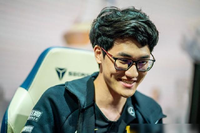 爱游戏体育-包含Karsa在中国队比赛中战术调整,高光表现引发热议!的词条